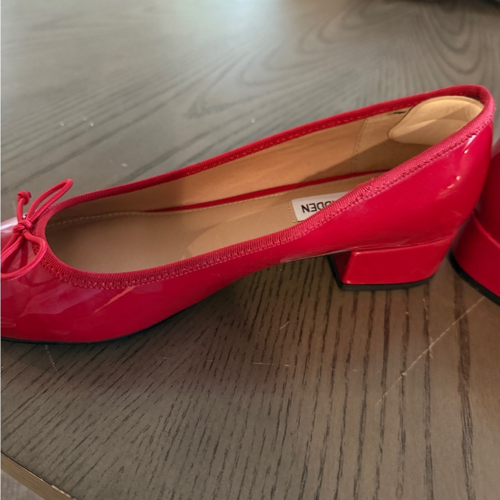 Steve Madden Cherish Red Ballerina Flats - Picture 4 of 4